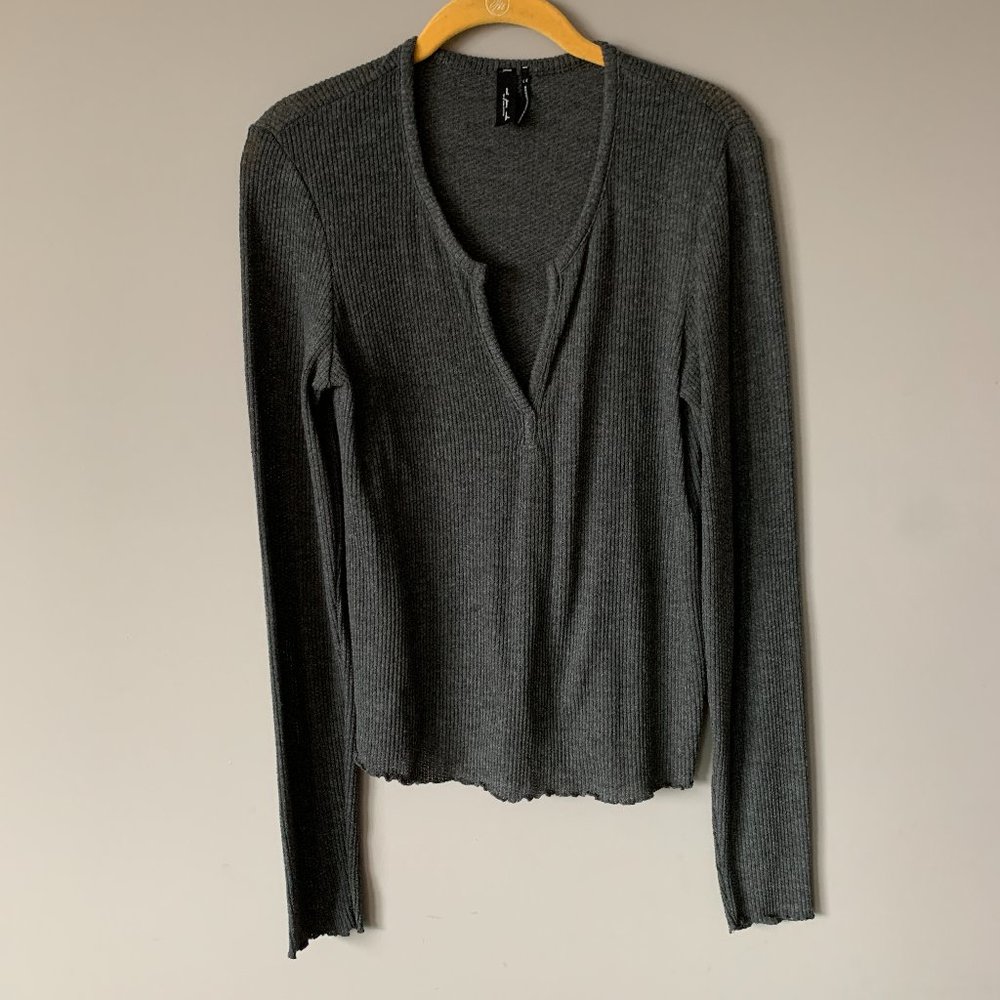 Urban Outfitters Long Sleeve Top (sweater) - Grey Ribbed - V-Neck